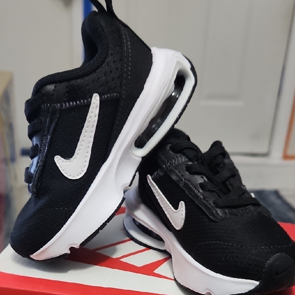 Nike Black and White Sneakers High-Top